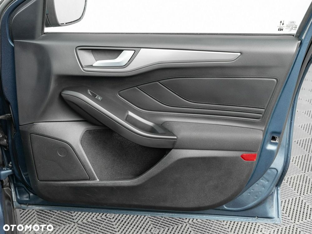 Ford Focus SW 1.0 EcoBoost Hybrid TITANIUM - 29