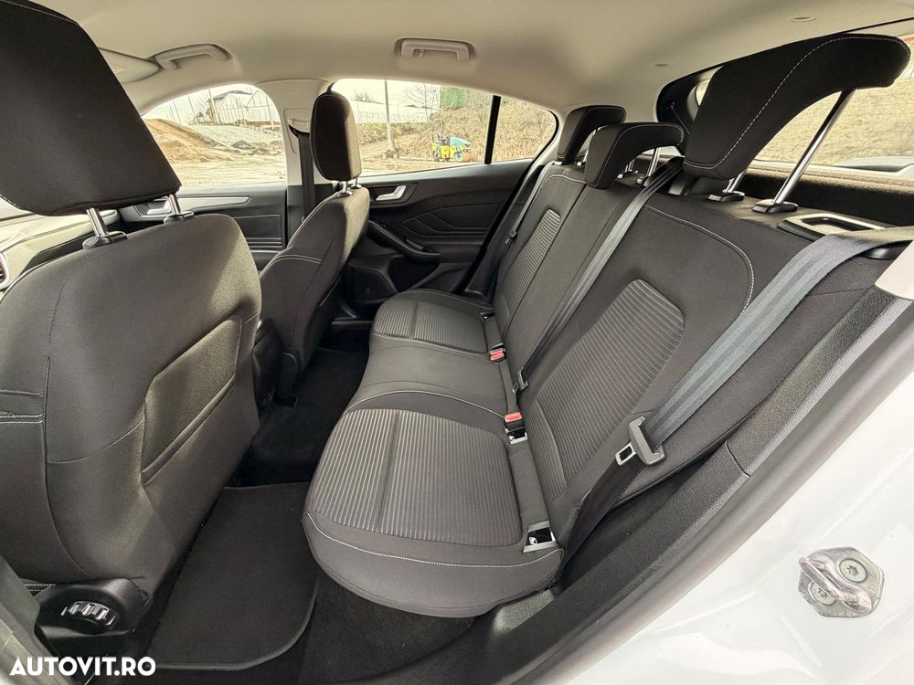 Ford Focus 1.0 EcoBoost MHEV Titanium X - 11