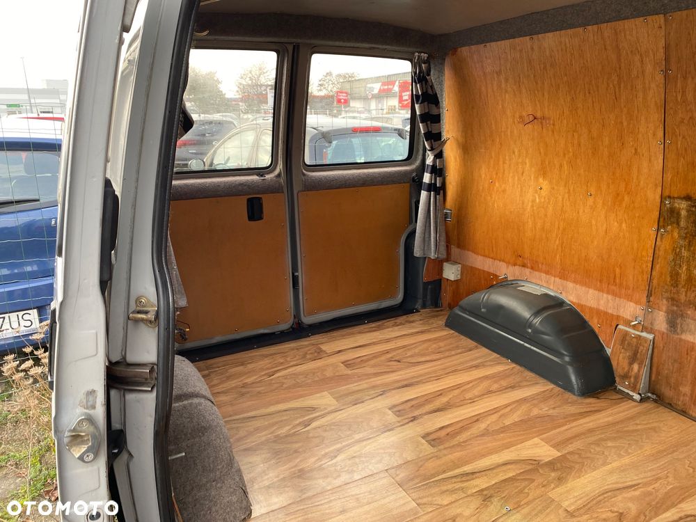 Volkswagen Caravelle - 23