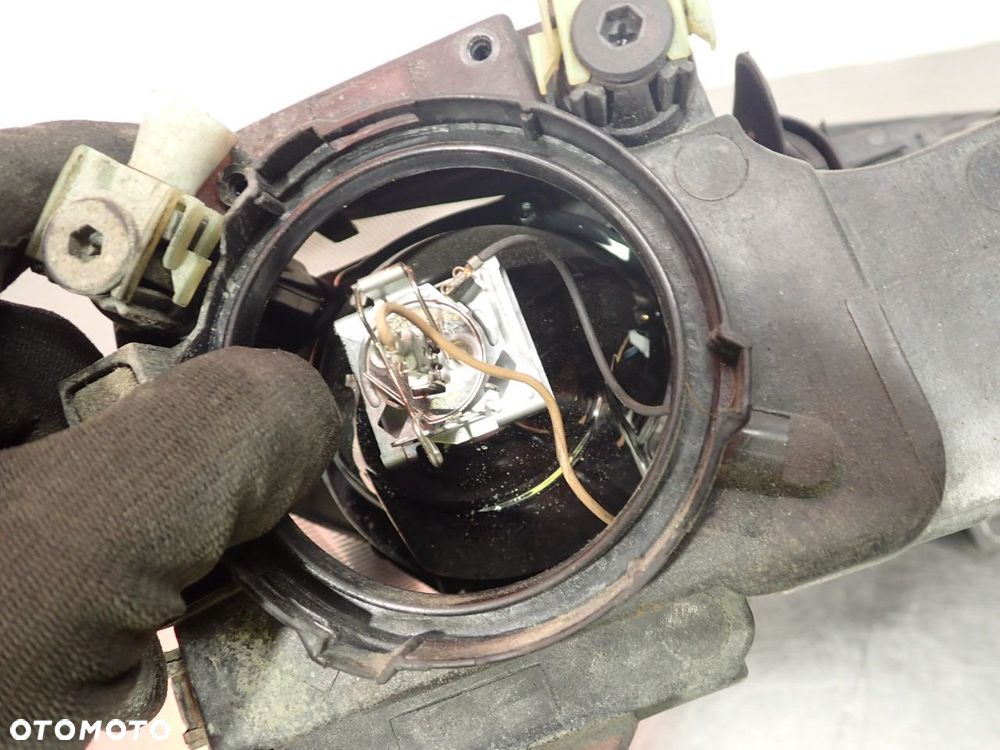 LAMPA LEWA PRZEDNIA SOCZEWKA MAZDA 6 I - 8