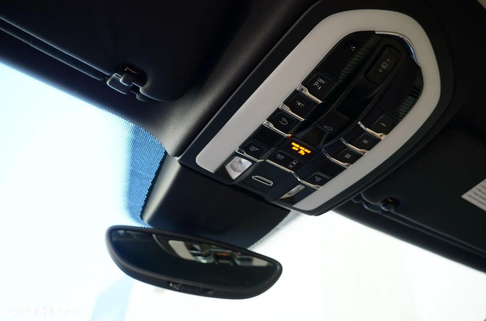 Porsche Cayenne Standard - 26