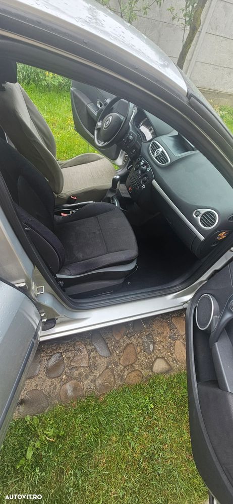 Renault Clio III 1.4 Dynamique - 12