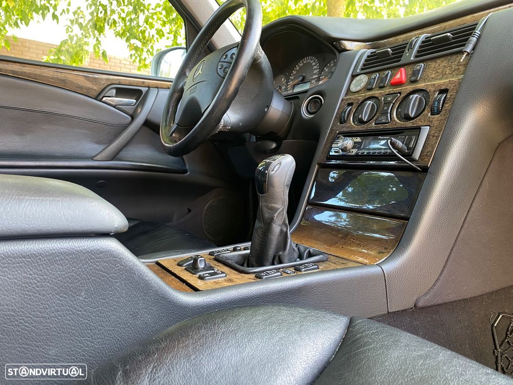 Mercedes-Benz E 240 - 9