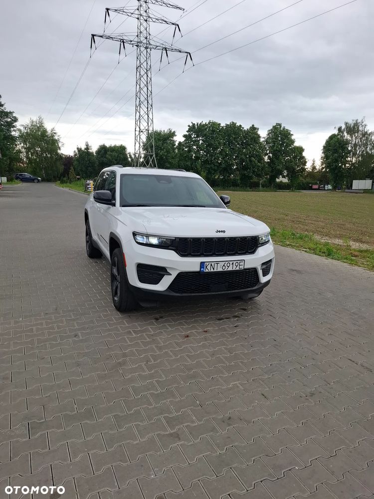 Jeep Grand Cherokee - 21