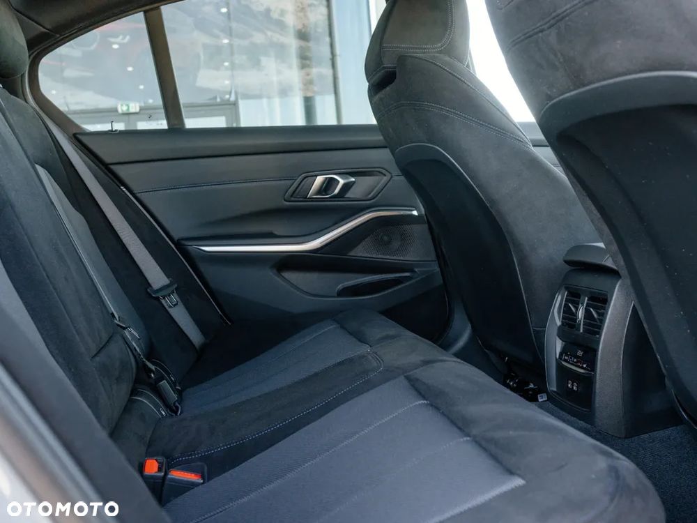 BMW Seria 3 320i M Sport - 14