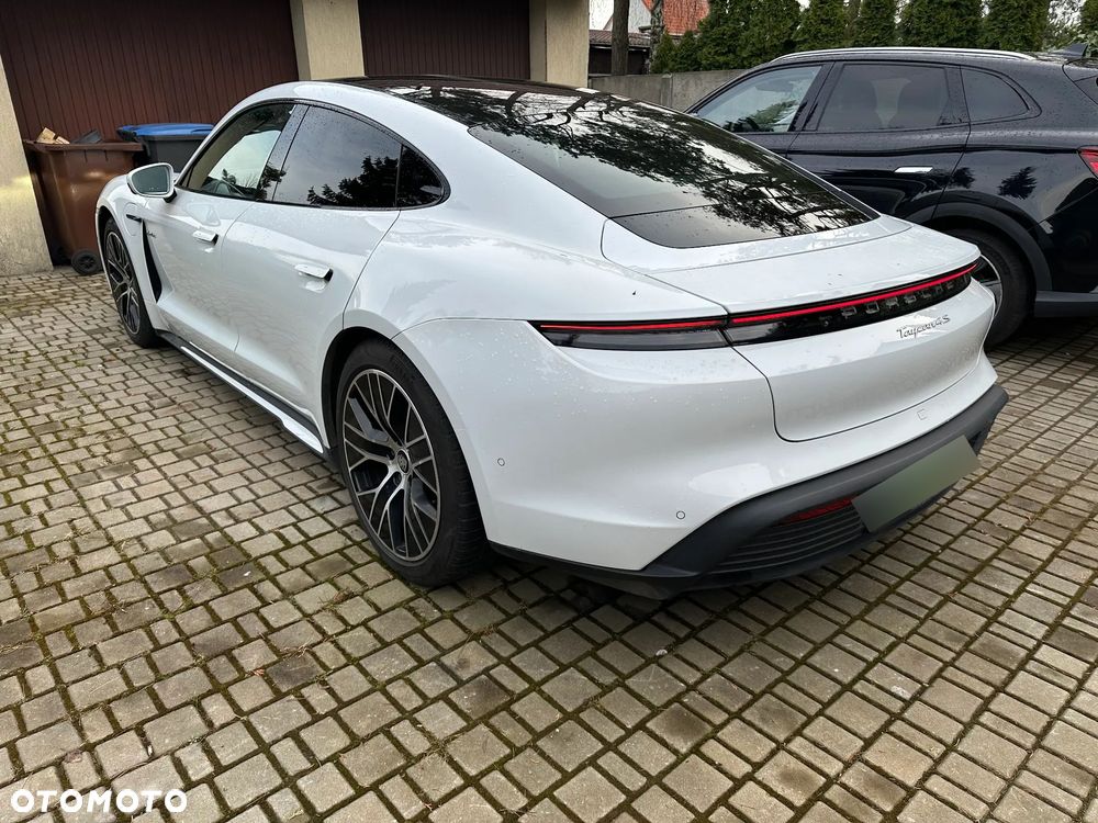 Porsche Taycan - 11