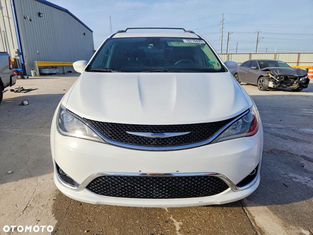 Chrysler Pacifica ver-3-3-se - 6