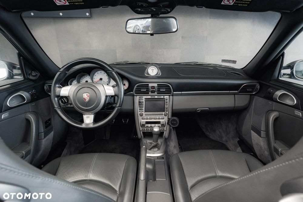 Porsche 911 Carrera 4S - 11