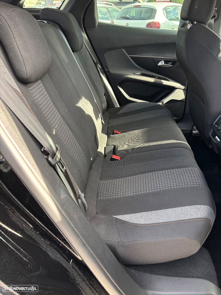 Peugeot 3008 1.5 BlueHDi Allure Pack EAT8 - 18