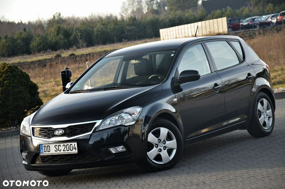 Kia Ceed - 12