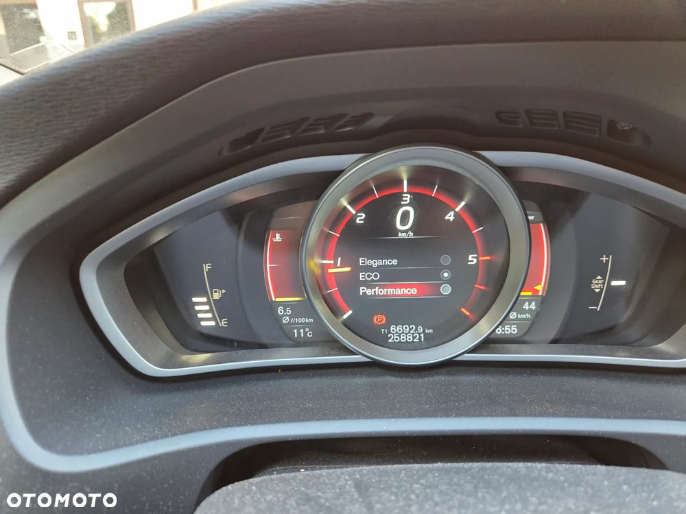 Volvo V40 D4 Drive-E Momentum - 26