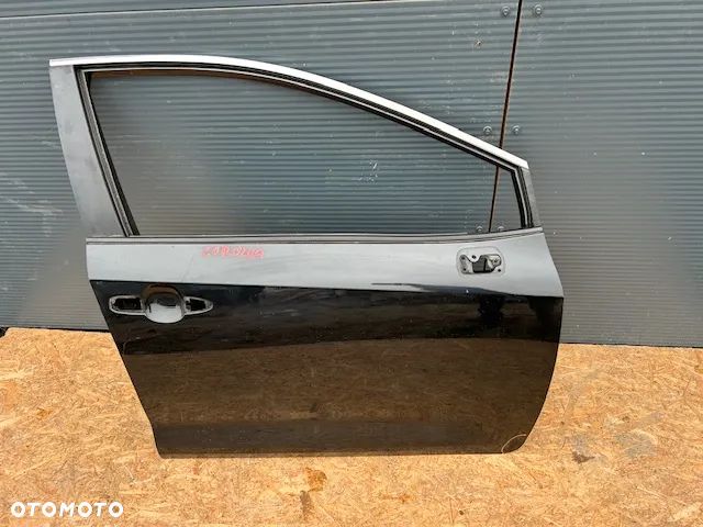 Toyota Corolla E21 drzwi prawy przód