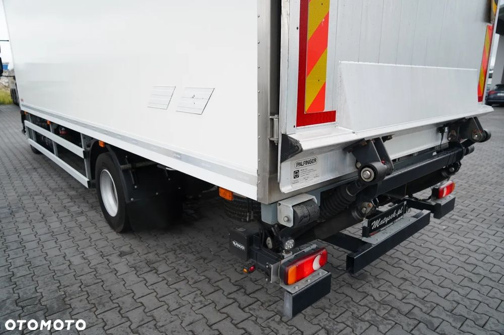 Renault D 250 / CHŁODNIA - 6,7 m / THERMO KING T 600R / + WINDA ZAŁADOWCZA PALFINGER / - 12