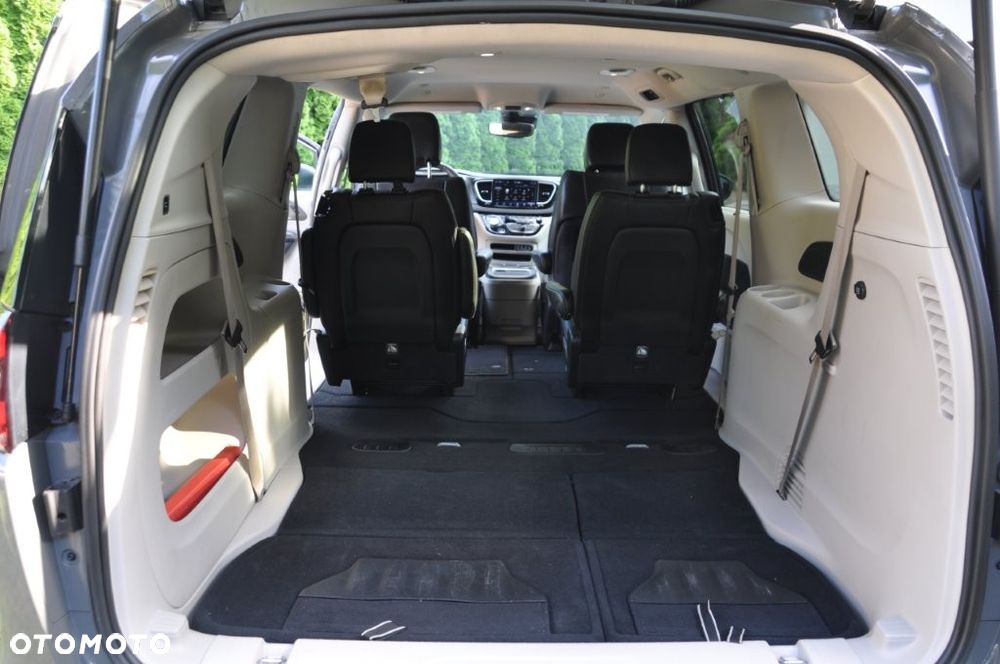 Chrysler Pacifica - 21