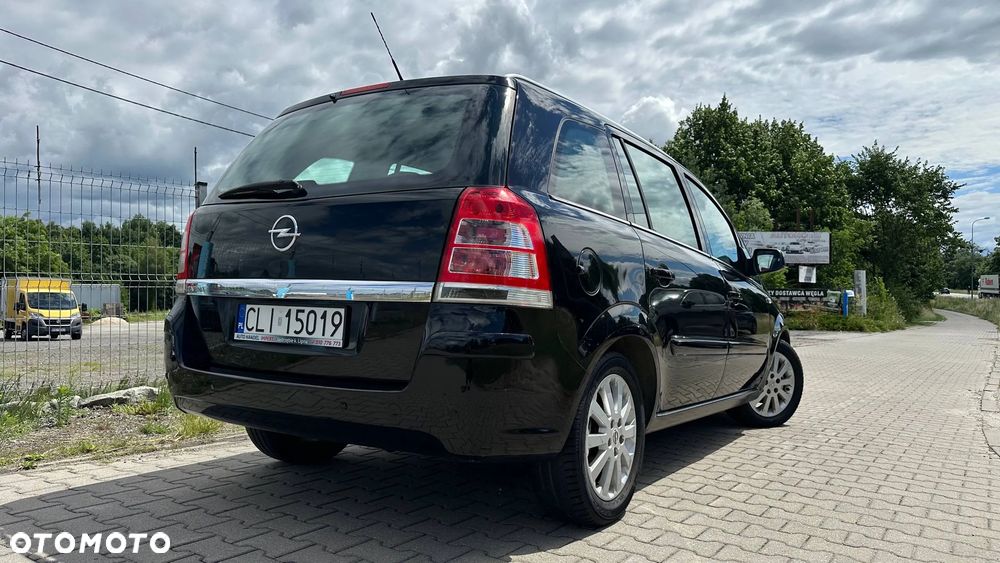 Opel Zafira 1.8 Sport - 17