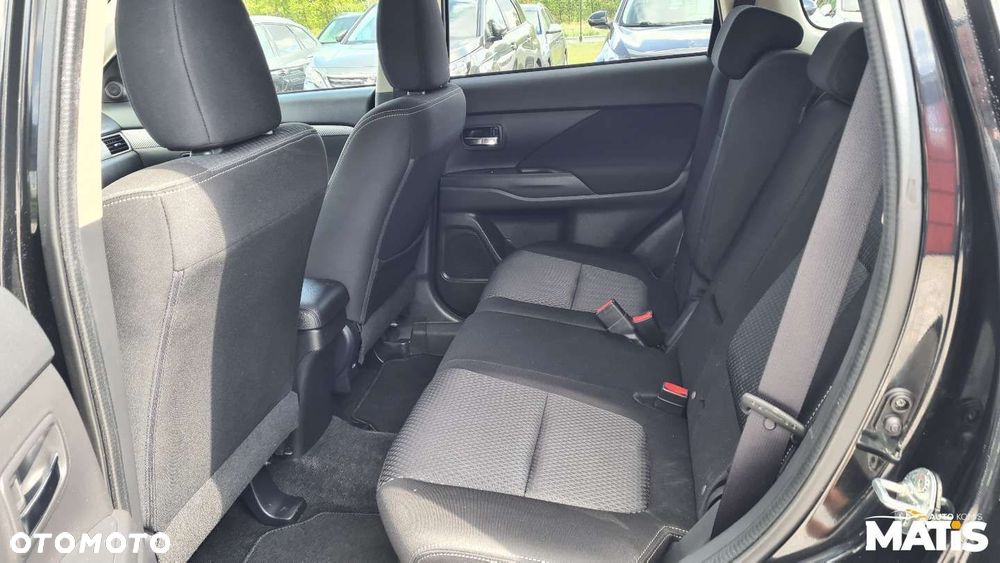 Mitsubishi Outlander - 10