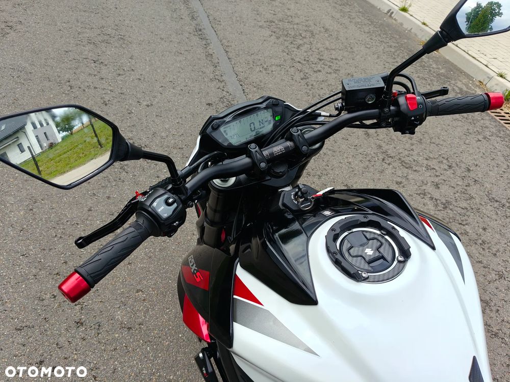 Suzuki GSX - 17