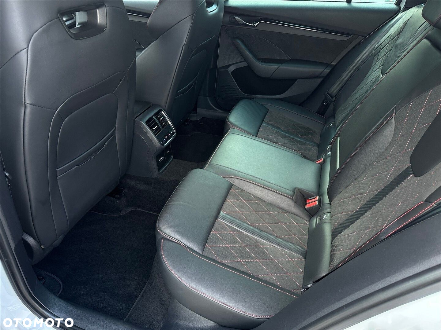 Skoda Octavia 2.0 TSI RS DSG - 11