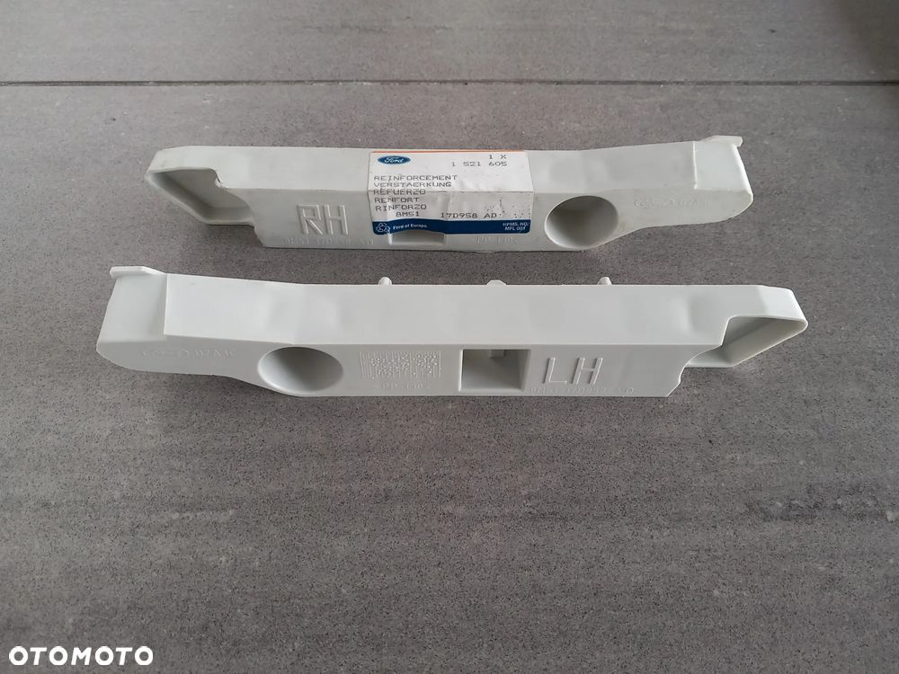 Uchwyty ślizg zderzaka lewy i prawy Ford Focus MK2 2008-2011 1521605 1521607 - 1