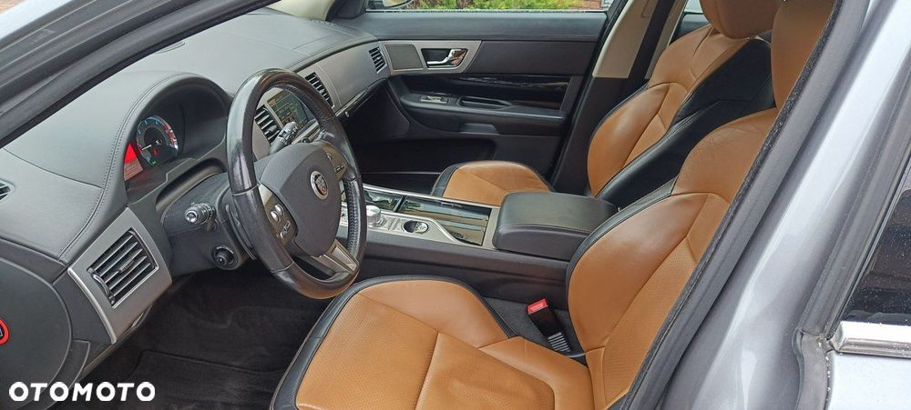 Jaguar XF 3.0 V6 D Luxury - 17