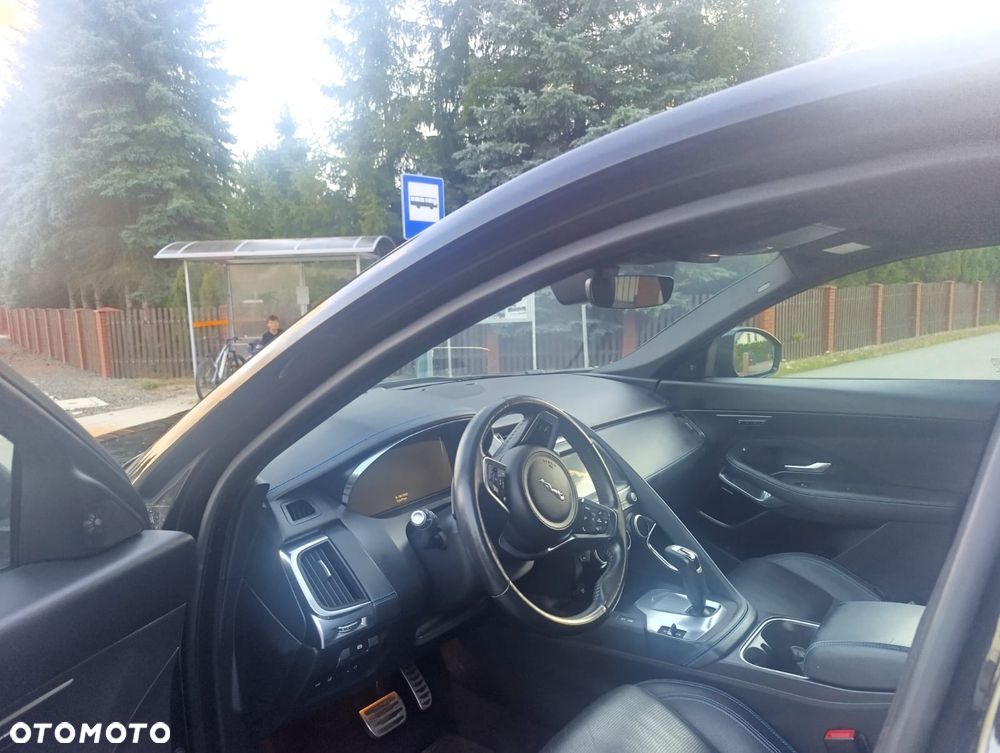 Jaguar E-Pace P250 AWD R-Dynamic - 11