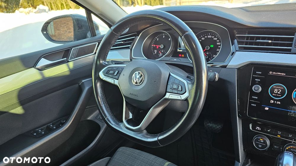 Volkswagen Passat - 4