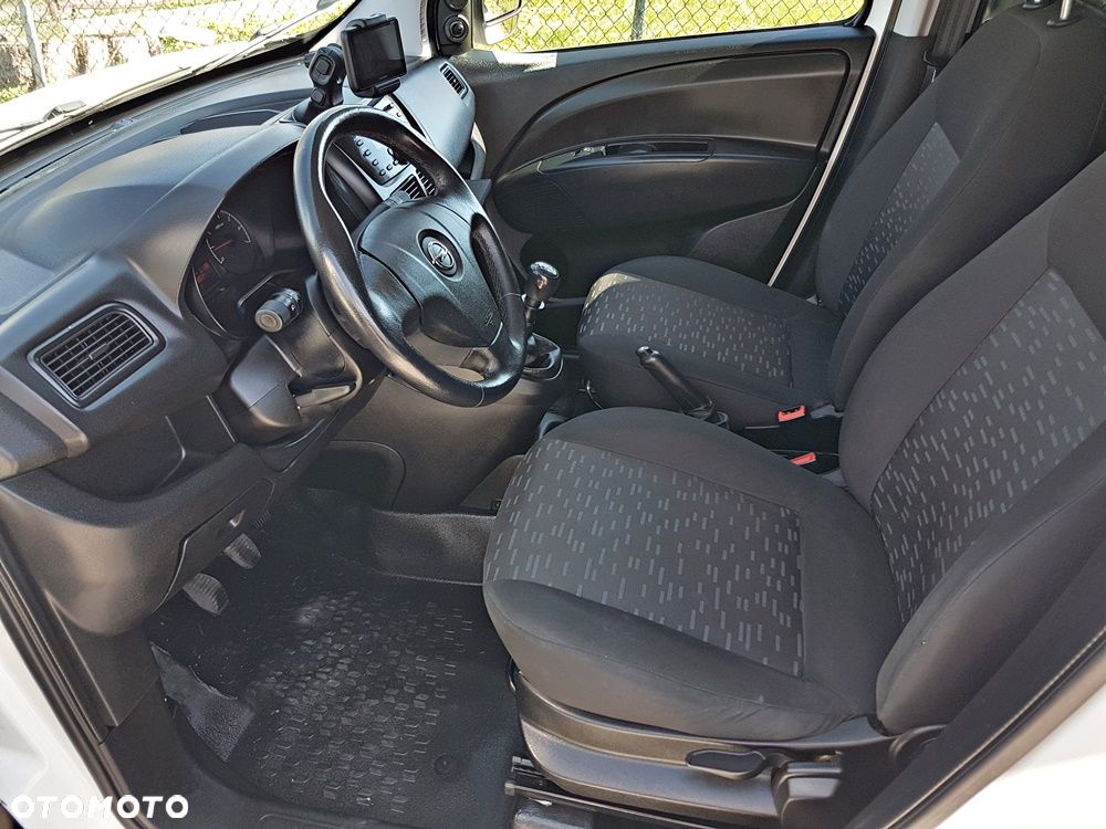 Opel COMBO - 11