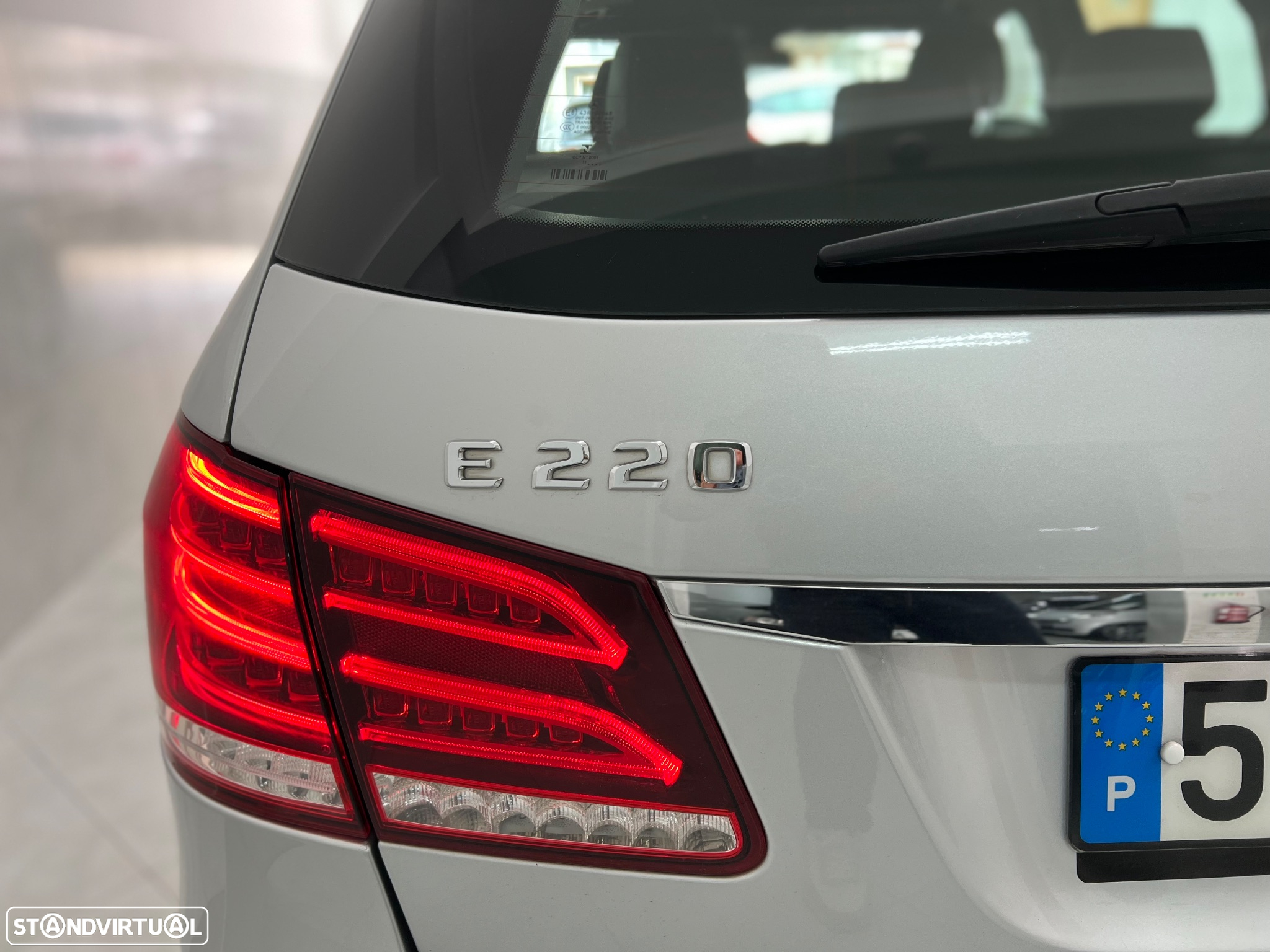 Mercedes-Benz E 220 CDi Avantgarde BlueEfficiency Auto - 31