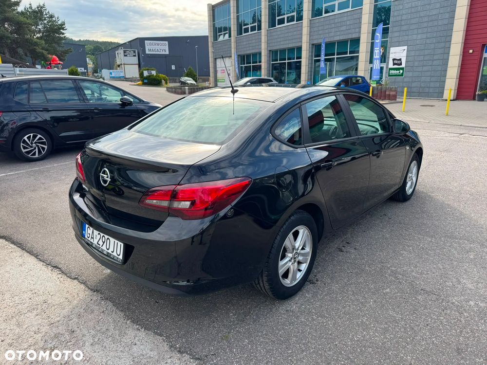 Opel Astra 1.6 Executive - 4