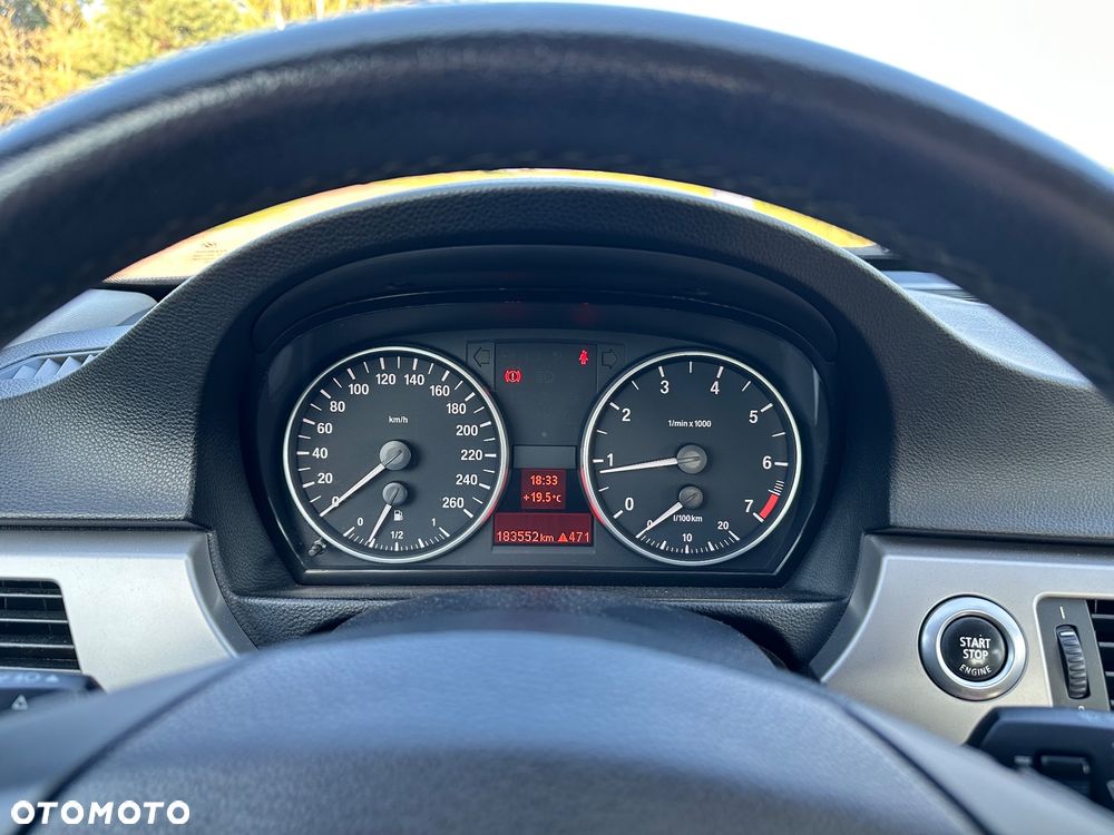 BMW Seria 3 318i - 5