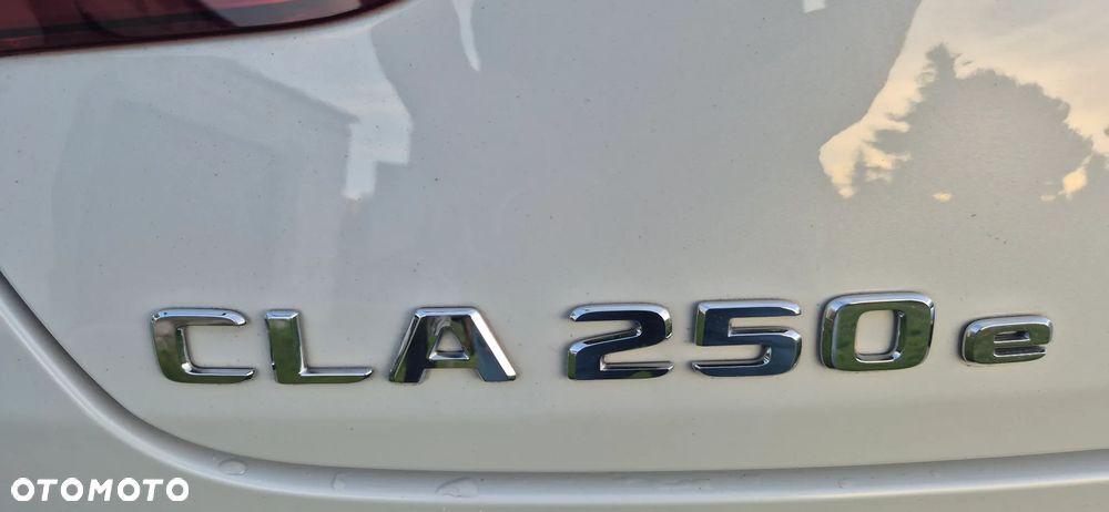 Mercedes-Benz CLA 250 e 8G-DCT AMG Line - 39