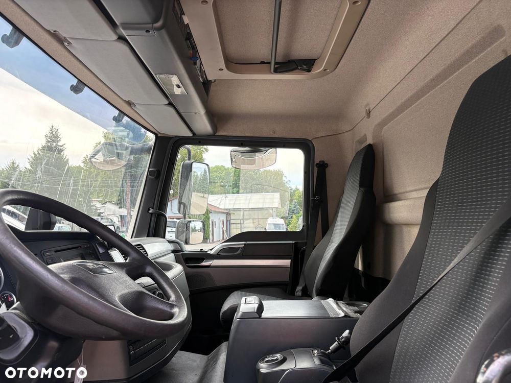 MAN TGL12.220/Euro 6/ agregat Thermo King/zabudowa Lambert z windą do załadunku - 19
