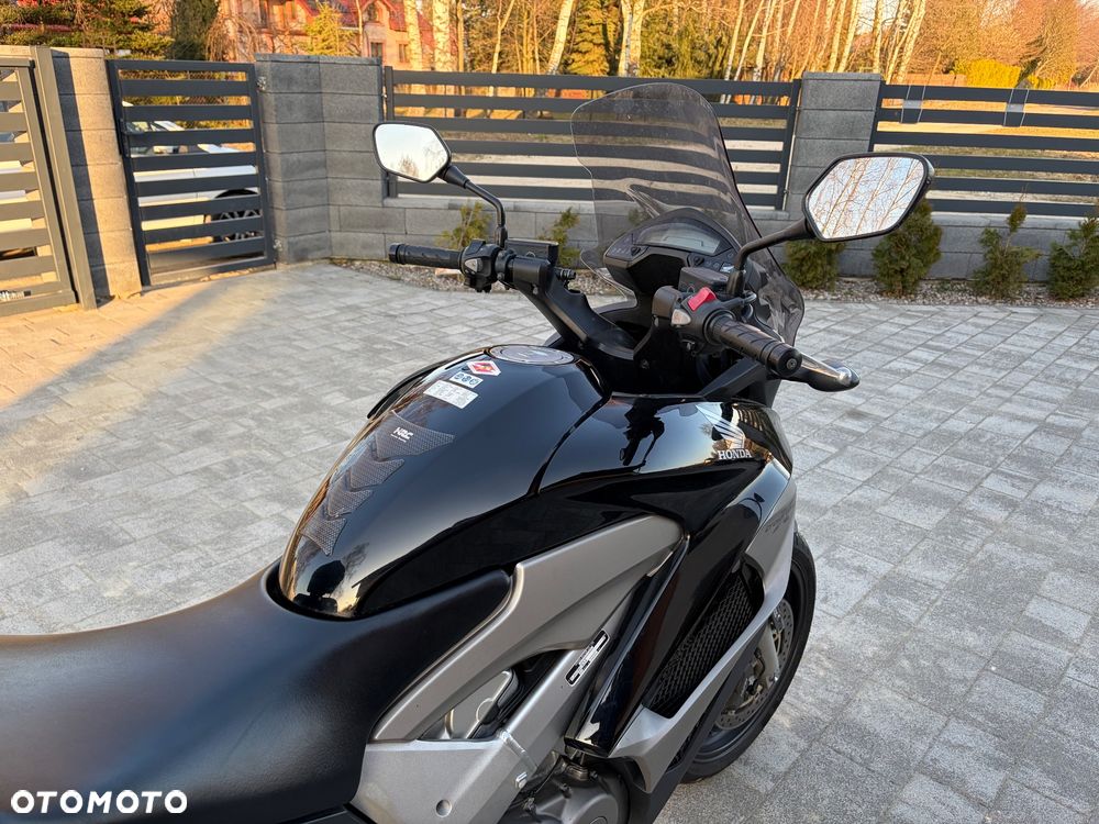 Honda VFR - 12