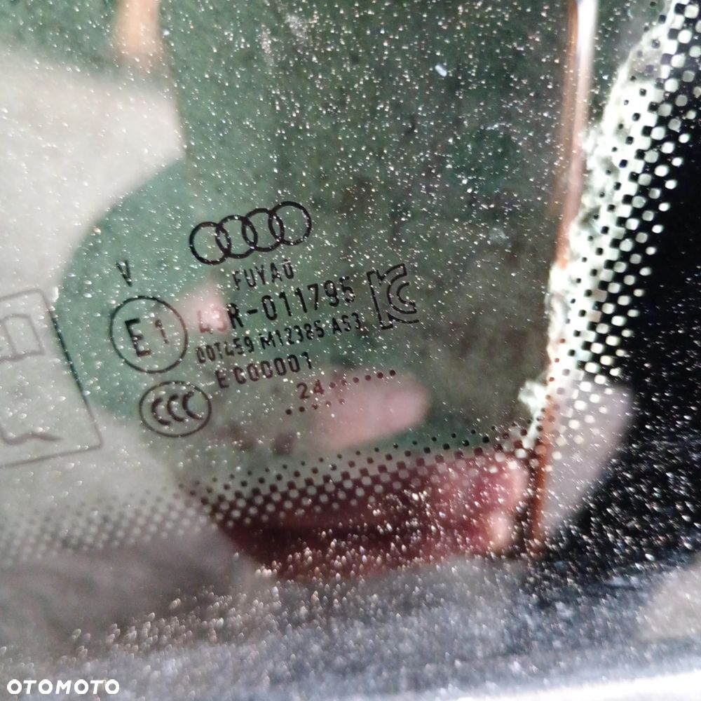 Szyba tylna prawa Audi A6 C8 kombi - 2