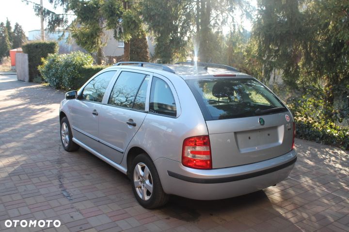 Skoda Fabia ver-1-4-16v-comfort - 11