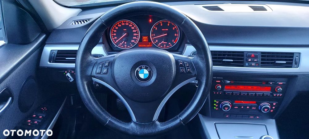 BMW Seria 3 318i Edition Exclusive - 35