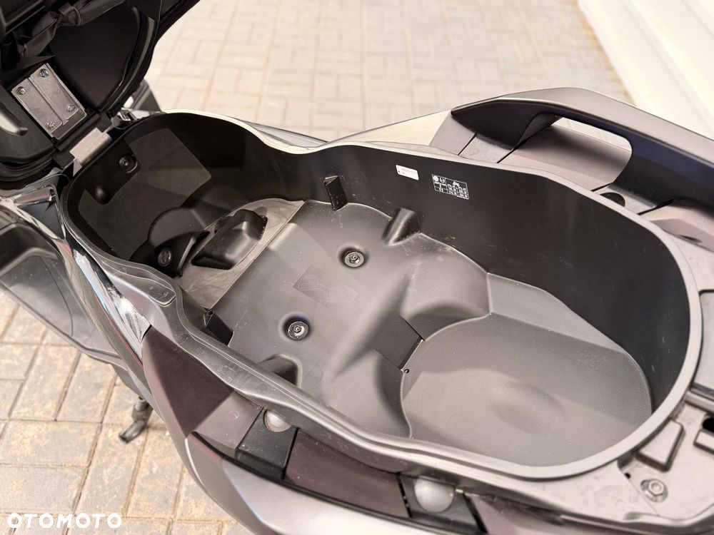 Yamaha Tmax - 10