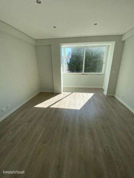 Apartamento T2 Arrendamento - Amadora - Grande imagem: 2/8