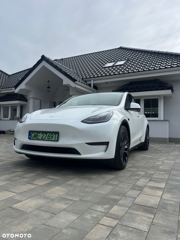 Tesla Model Y Performance AWD - 21