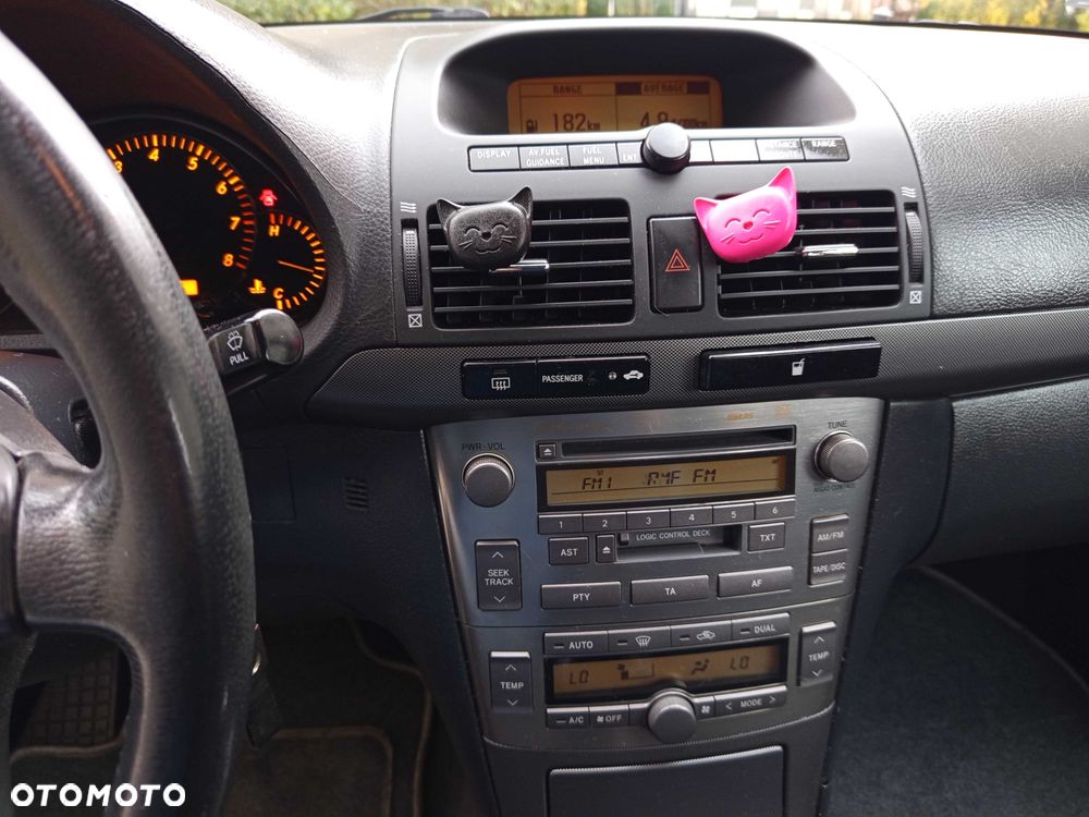 Toyota Avensis - 8