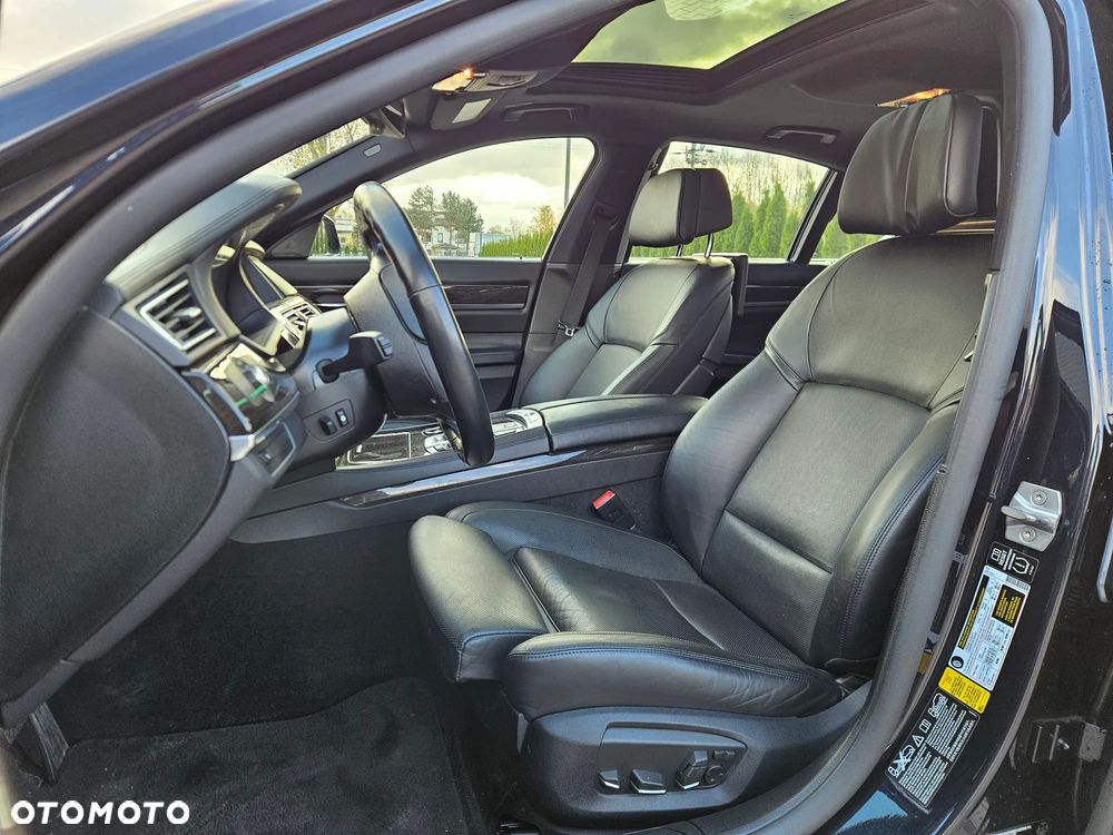 BMW Seria 7 750i xDrive Edition Exclusive - 7