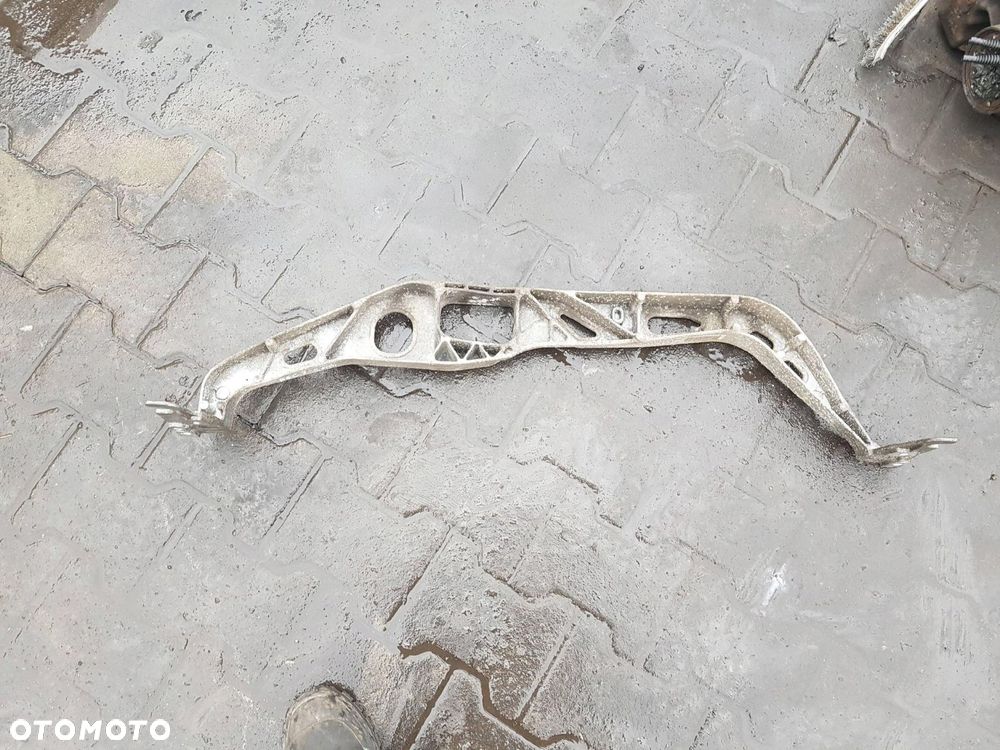 AUDI A6 C7 4G 10-18r 2.0 TDI BELKA WSPORNIK SILNIKA 8K0199521Q