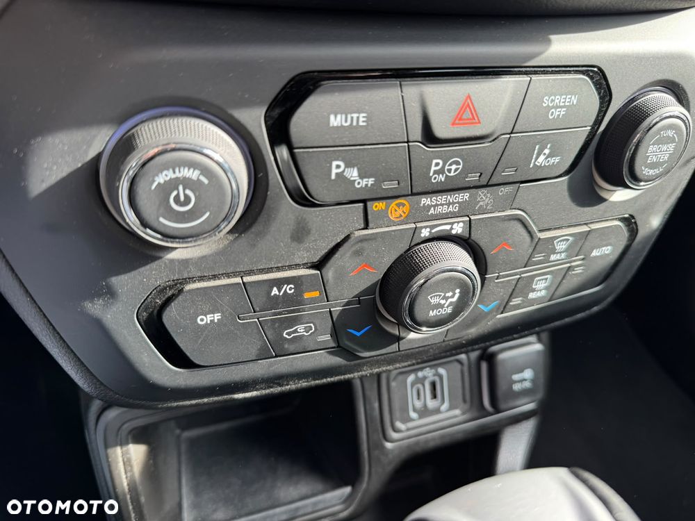 Jeep Renegade 1.5 T4 mHEV Summit FWD S&S DCT - 23