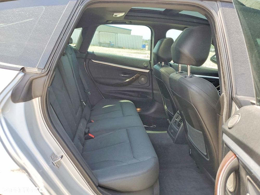 BMW Seria 3 335i Sport-Aut - 11