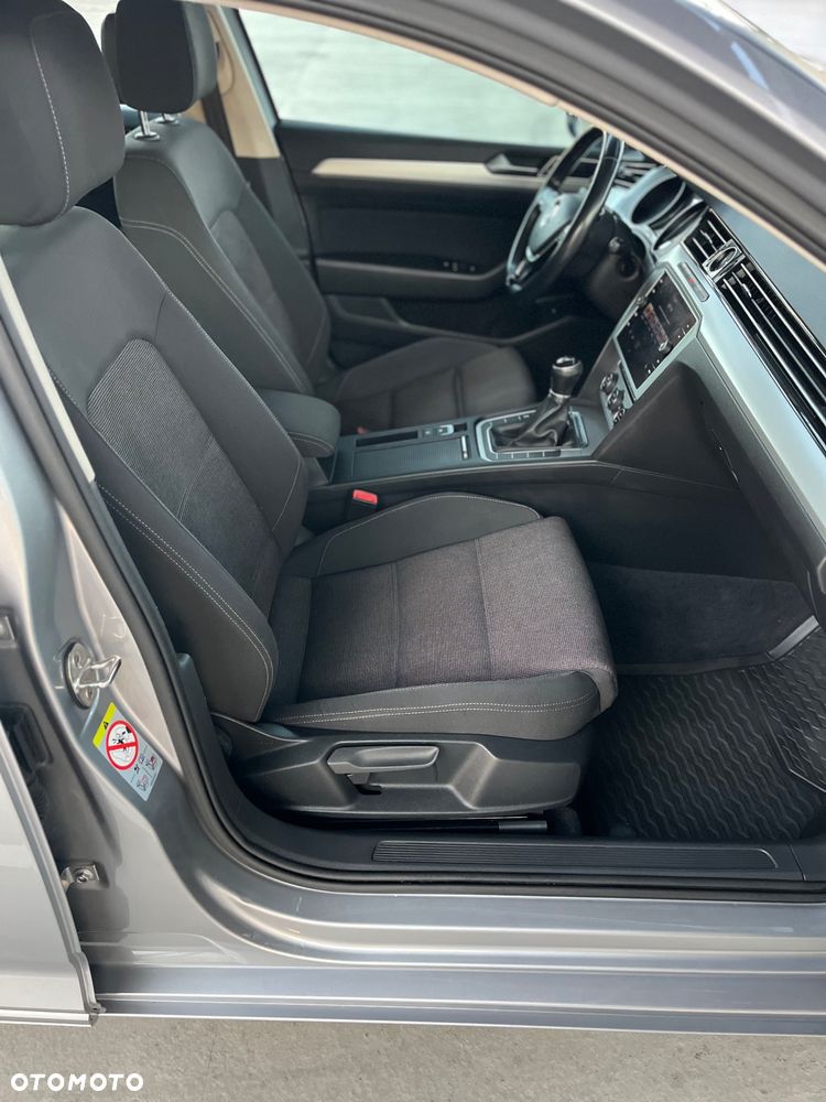 Volkswagen Passat 2.0 TDI SCR Comfortline - 31