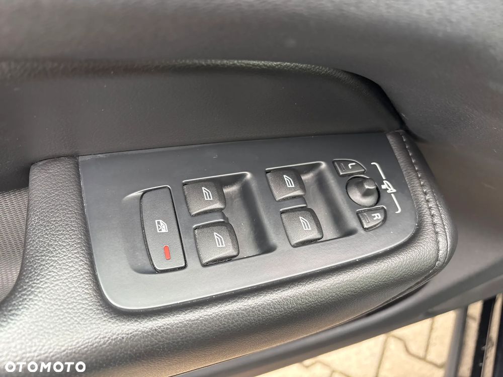 Volvo XC 60 B4 D AWD Momentum Pro - 23