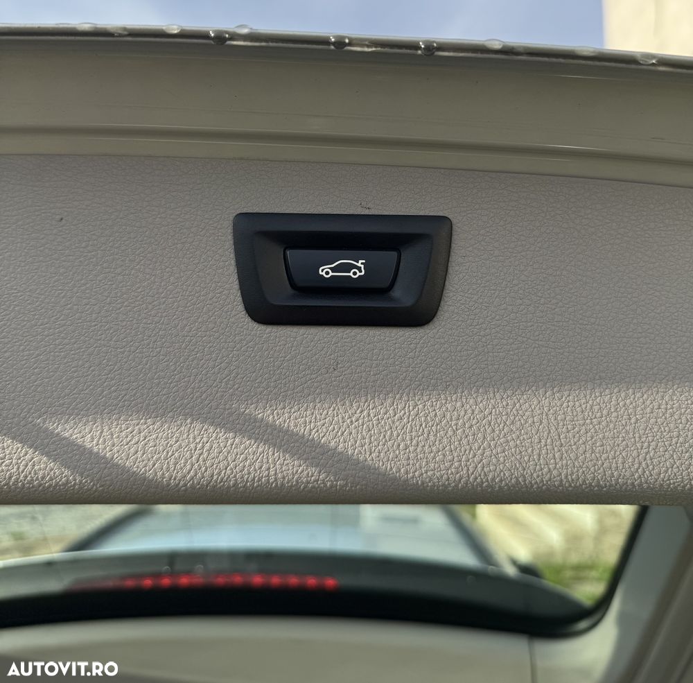 BMW Seria 3 320d Aut. - 12