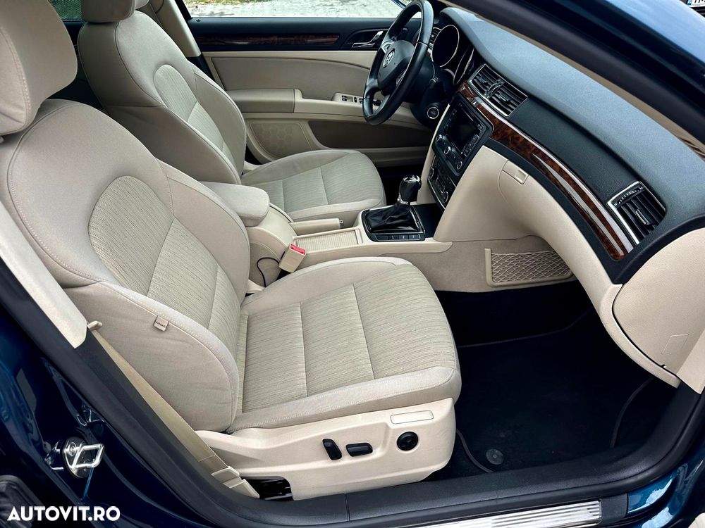 Skoda Superb Combi 2.0 TDI DSG Elegance - 8