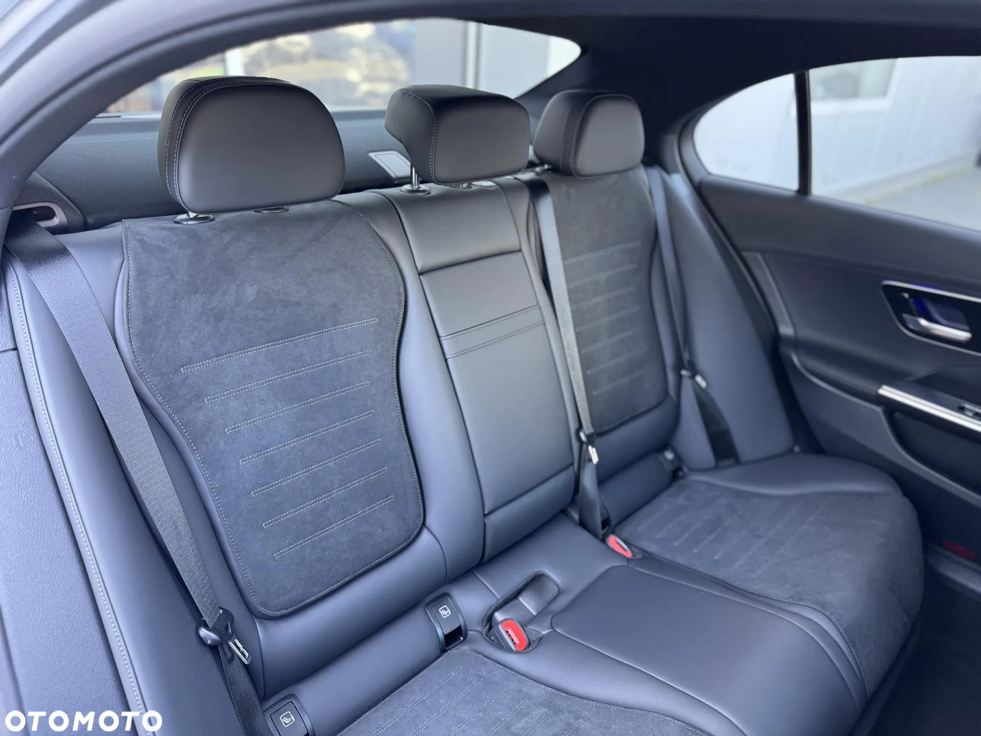 Mercedes-Benz Klasa C 180 9G-TRONIC AMG Line Advanced - 13