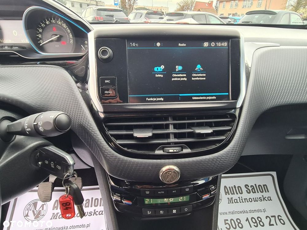 Peugeot 2008 1.2 Pure Tech GPF Allure S&S - 16